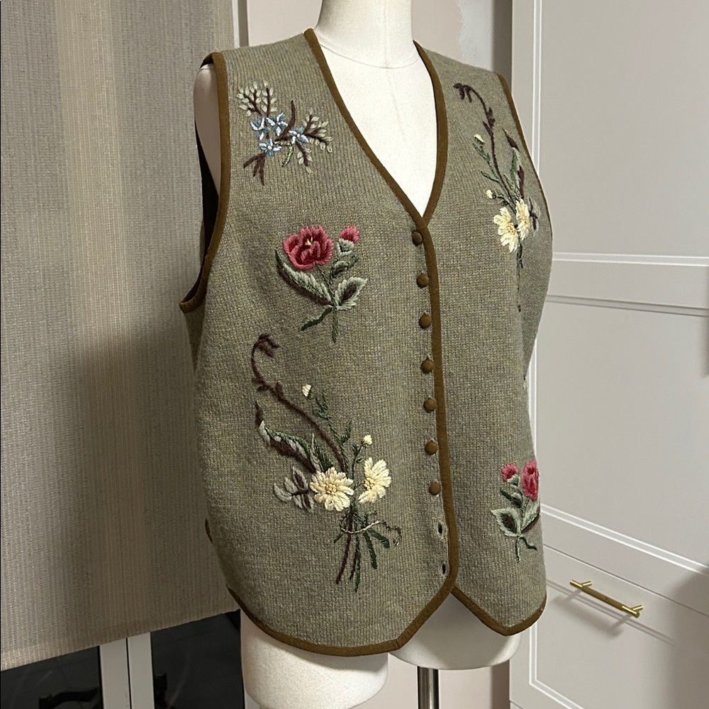 Vintage Susan Bristol hand embroidered floral wool sweater vest size 1 W - Picture 3 of 17